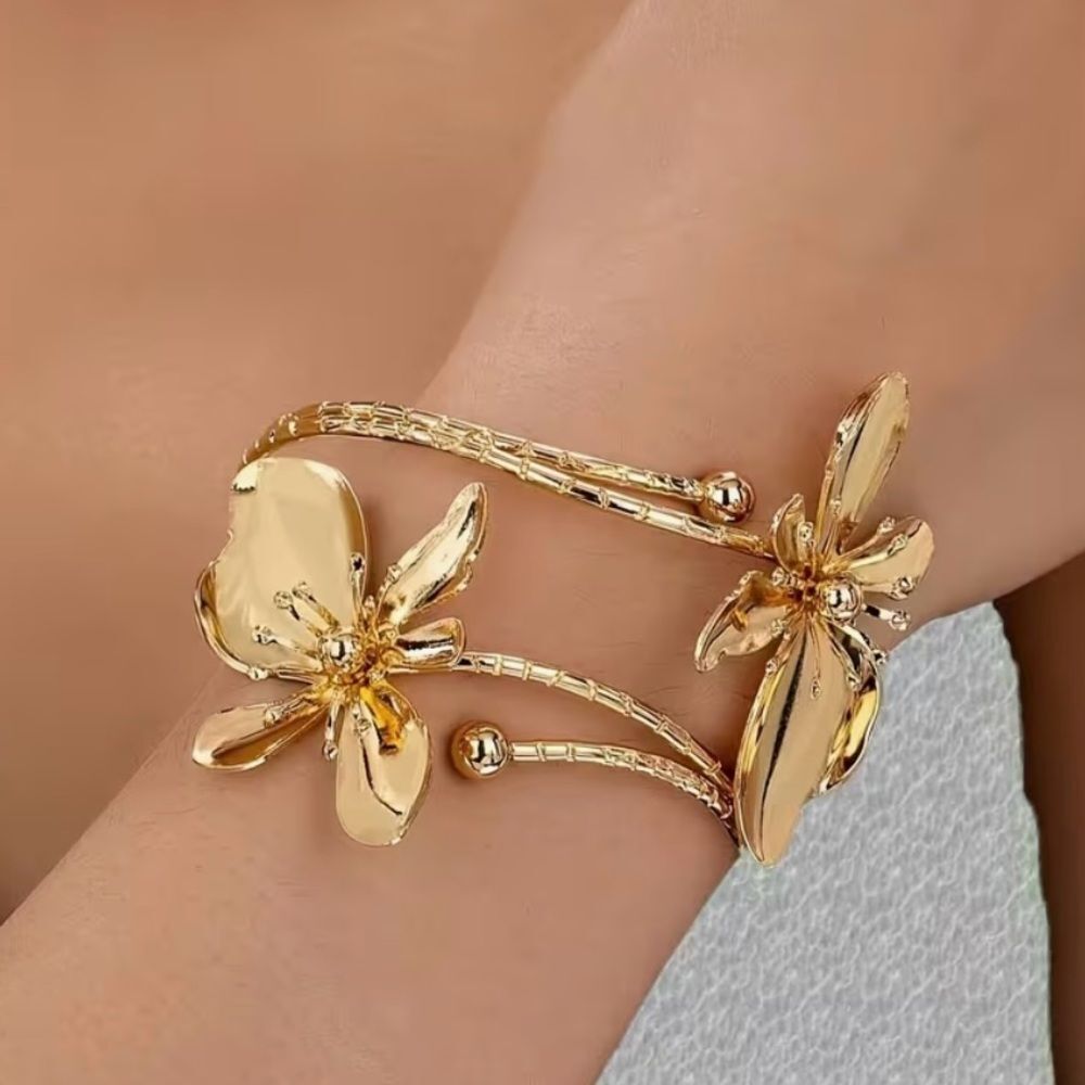 💛 NEW Unique Elegant Gold Floral Bracelet 💛